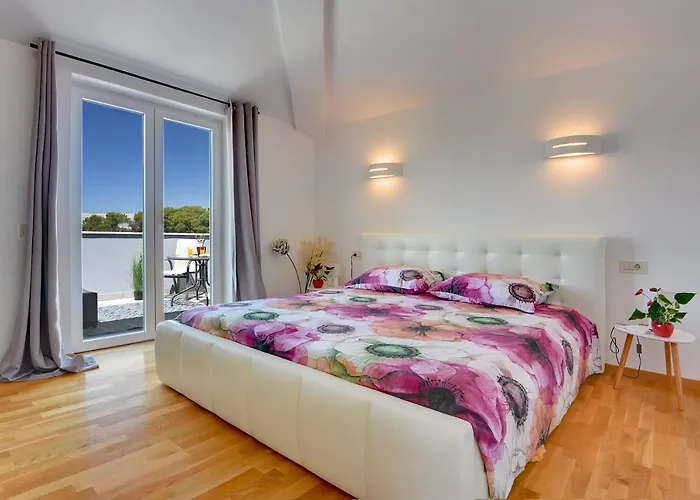 Entini Villa *