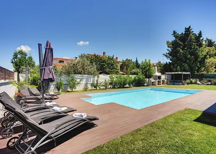 Entini Villa