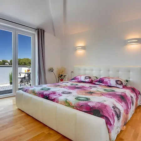Entini Villa *