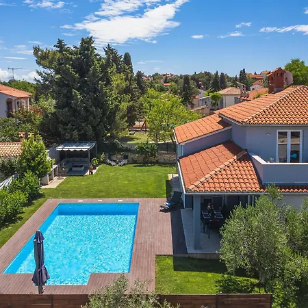 Holiday home Entini