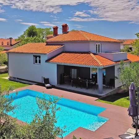 Holiday home Entini *